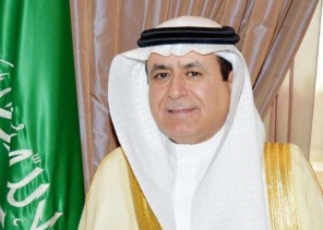 وزير الخدمة المدنية يزور مدرسته الثانوية بعرعر ويسترجع ذكرياته فيها (فيديو)