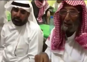 مُسن تجاوز عمره المائة ينتظم في مقاعد الدراسة لتعلم القراءة والكتابة (فيديو)