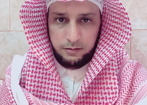 ابن مرشد يستضيف زملاء العمل في نزهة برية بمرابع الربيع