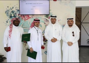 الثقفي يكرم عدد من منسوبي تجربة المريض