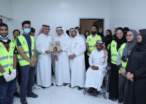 وزير الإسكان يزور أحد منازل ترميم ويثمن دور المتطوعين والمتطوعات ويطلع على مراحل الترميم