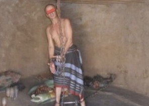 مدير “عمل جازان” يوجه بالوقوف على شخص مكبل بالسلاسل بـ”صهاليل هروب”