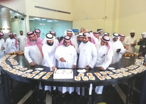 البريد السعودي بجازان يحتفل بالعيد مع العملاء