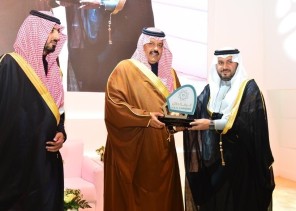 أمير منطقة حائل يتوج “أجا فارما” بجائزة التميز في التوطين