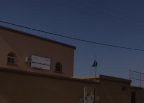 طالب يعثر على 53 ألف ريال بـ”حائل” ويُعيدها لصاحبها (فيديو)