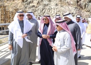 الفضلي يقف ميدانياً على مشروعات منظومة البيئة والمياه والزراعة ويلتقي المستفيدين في منطقة الباحة