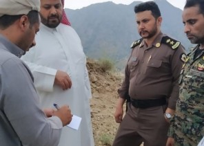 جولة ميدانية لمحافظ الداير مع القيادات الأمنية.. تحبط عملية تسلل مخالفين