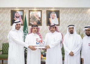 محافظ عنيزة يكرم كليات عنيزة