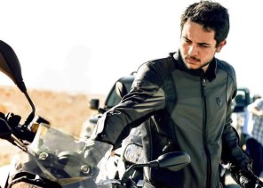 ولي العهد الأردني يصل إلى “تبوك” مستقلاً دراجته النارية (فيديو)