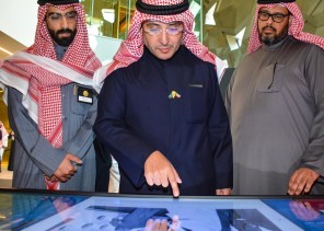 شخصيات بارزة تزور معرض “الفهد.. روح وقيادة” بدولة الكويت