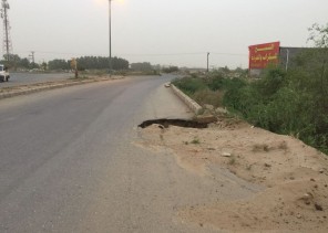 أهالي بيش يناشدون المسؤولين بصيانة عاجلة للطرق المتضررة من الأمطار