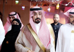 الأمير نايف بن فهد بن عبدالمحسن بن جلوي آل سعود يزور معرض فعاليات الحارة العربية