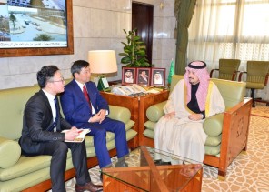 أمير منطقة الرياض يستقبل نائب رئيس شركة سي إي تي سي الصينية