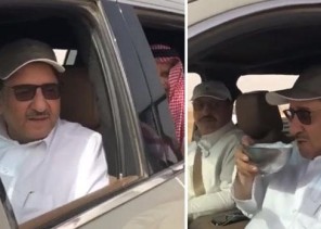 شاهد.. الأمير محمد بن نايف يظهر في مقطع عفوي.. يتجول بسيارته في مزرعته ويشرب حليب الإبل