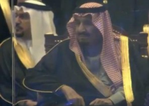بالفيديو.. قصيدة الشاعر سعود الحافي أمام خادم الحرمين الشريفين
