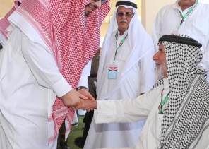 أمير الحدود الشمالية يستقبل طلائع الحجاج العراقيين القادمين عبر منفذ “عرعر” (فيديو وصور)