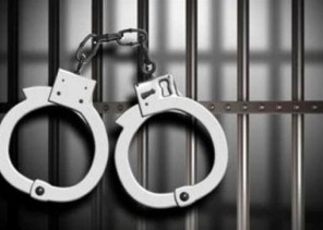 الإطاحة بوافد أمتهن كتابة  آيات من القرآن على حذائه بأحد مساجد أبوعريش