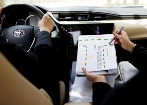 سماسرة يزعمون إصدار رخص القيادة دون حضور.. ورئيس لجنة بالمرور: جريمة تعاقب عليها الأنظمة