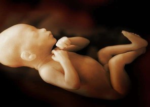 “سابقة تاريخية”.. امرأة تلد طفلين في أسبوعين !