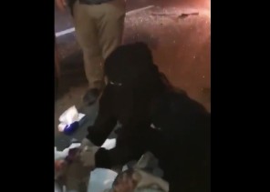 “بالفيديو”ممرضتان سعوديتان تنقذان بالصدفة مصابا في حادث مروري بحائل!