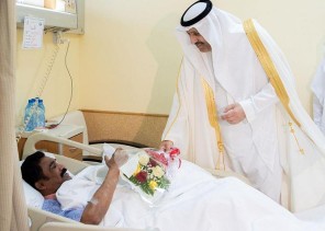 بالصور.. أمير الباحة يزور مرضى مستشفى الملك فهد ويهنئهم بالعيد