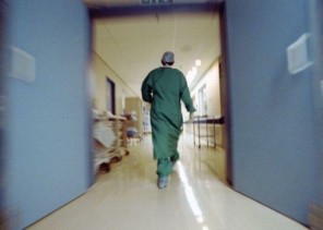 جازان: مقتل خمسيني بضربات “فأس” بجوار منزله.. والجاني يختفي