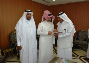 محافظ محايل يستقبل رئيس وأعضاء إدارة نادي الشهيد الرياضي ..