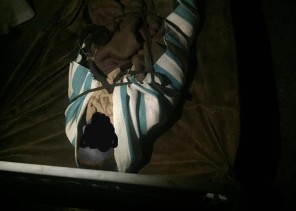 عودة لغز «السرير والجثة المربوطة بالشارع».. هذا ما حدث في عسير بالصور