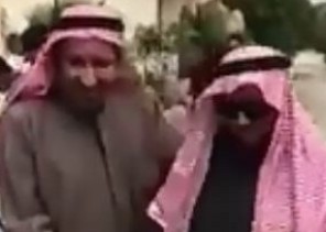بالفيديو.. مُسن يقاطع السدحان أثناء تصويره أحد مشاهد مسلسل “بدون فلتر”