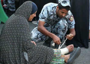صور ترصد الجانب الإنساني في عمل رجال الأمن بالحرم المكي أول أيام رمضان