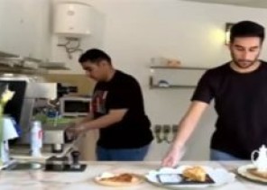 شابان يحولان مزرعة والدهما لمطعم ومقهى ريفي بالرياض (فيديو)