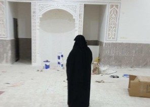 بعد ثلاثين عاماً.. مواطن ينشر صورة والدته في المسجد الذي بنته وأهدت ثوابه لزوجها المتوفى