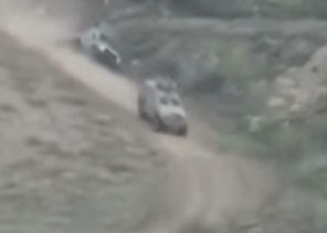 بالفيديو..جندي سعودي يقتحم خطوط ميليشيات الحوثي ويغامر بحياته لإنقاذ زملائه