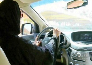 السجن والغرامة عقوبة السخرية والتهكم وتصوير النساء أثناء قيادتهن السيارات