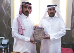 مواطن يسلم 6 قطع أثرية لـ”السياحة”.. 5 منها من فترة ما قبل الإسلام