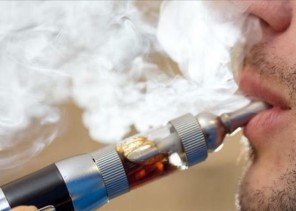 باحثون: نكهات السجائر الإلكترونية تدمر خلايا الأوعية الدموية والقلب