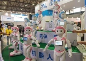 لهذا السبب.. لا تترك طفلك مدة طويلة مع جليسة إلكترونية