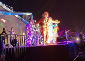 فيديو.. عروض مُبهرة من فعالية مملكة النجوم بكورنيش الحمراء بجدة