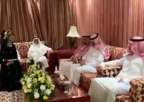 فيديو.. أمير الجوف يلبي رغبة طفلة طلبت مقابلته عبر مقطع نشرته بمواقع التواصل