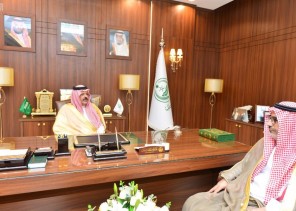 أمير حائل يستقبل رئيس فرع النيابة العامة بالمنطقة