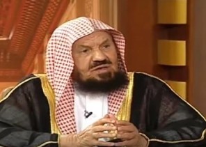 بالفيديو.. الشيخ المنيع يوضح حكم قراءة القرآن من الجوال على غير وضوء
