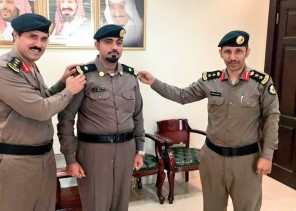 مدير شرطة صامطة يقلد “عطيه جرب” رتبته الجديدة