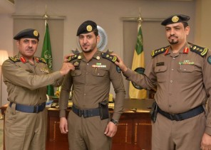 مدير الدفاع المدني بمنطقة حائل يقلد عدد من الضباط رتبهم الجديده