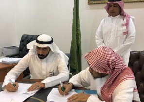محافظ ⁧‫العلا‬⁩ يستقبل مدير فرع ⁧‫وزارة الاسكان‬⁩ ورئيس جمعية البر الخيرية