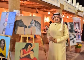 فريق Time With Art Group يجذب الزوار والمهتمين أثناء مشاركته في مهرجان السمح الموسمي