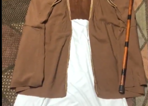 بالفيديو.. السدحان يعرض “مشلح عمره 50 سنة للبيع” وبعض المقتنيات