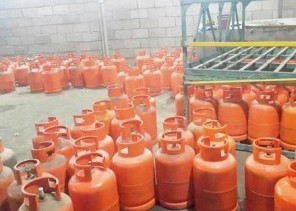 بلدية وادي الدواسر تلزم محلات الغاز بتنظيف أسطواناتها قبل تسليمها للمستخدمين