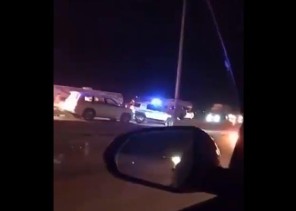 *بالفيديو..”أمن الطرق” توقف مركبة بالقوة الجبرية بعد أن عكس قائدها السير ورفض التوقف*