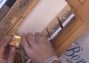 مليون ريال رشوة لتمرير 10 ملايين سجارة.. والجمارك تحبطها