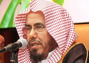 “المطلق” يدعو الأباء إلى الحذر من “النسويات” .. وتأثيرهن على عقول الفتيات!